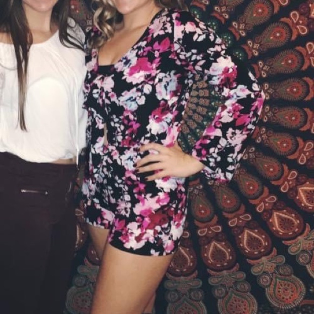 Floral Romper - Picture 2 of 4